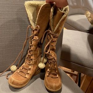 Girls Tan Elephantito boots.